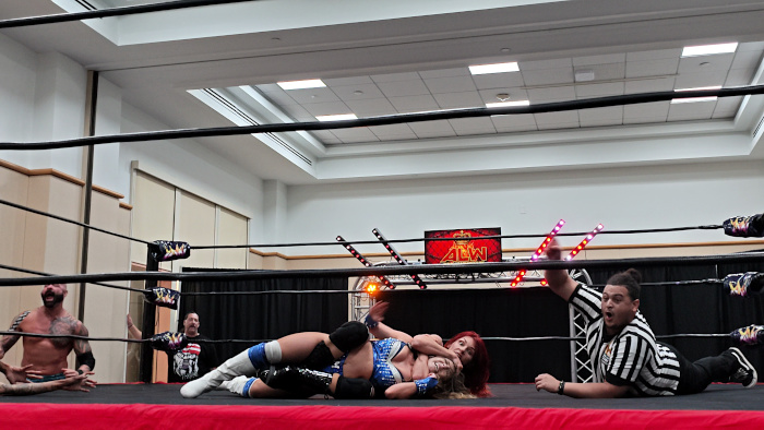 Madisyn Maxxwell Teal Piper Headlock Tap Out ALW 2026 Tampa Bay Comic Convention